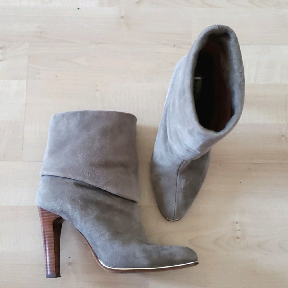 Super Cute Gray Suede Ankle Boots, Heel